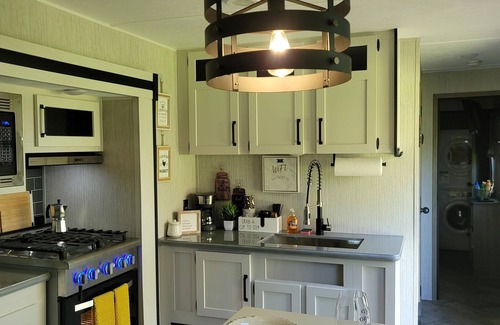 Altoona Casa | Cozy 1 bedroom 1 bath RV near the Ocala forest and Springs.