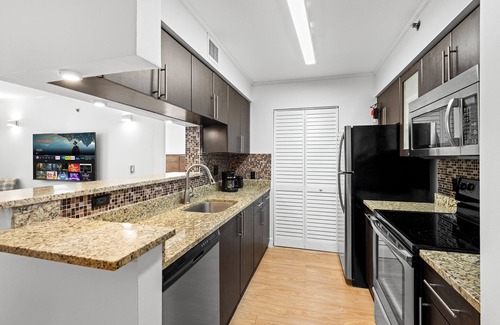Aventura Condominio | Cozy 1 bedroom +1 bathroom condo in enchanting Miami with AC, WiFi, Fitness room