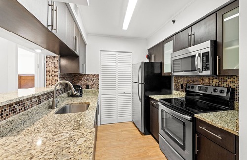 Aventura Condominio | Cozy 1 bedroom +1 bathroom condo in enchanting Miami with AC, WiFi, Fitness room