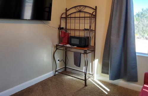 New Harmony Casa | Cozy 1 Bedroom, 1 sitting area. 1 full Bath Casita w/ beautiful mountain views.
