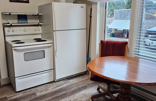 Metaline Falls Apartamento | Cozy 1-bedroom apartment with AC, WiFi in serene Metaline Falls