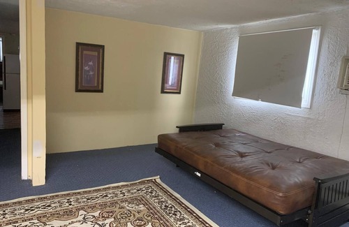 North Babylon Apartamento | Cozy 1-bedroom apartment with WiFi, AC in peaceful North Babylon