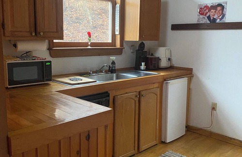 Port Jervis Apartamento | Cozy 1-bedroom apartment with AC, WiFi in charming Port Jervis