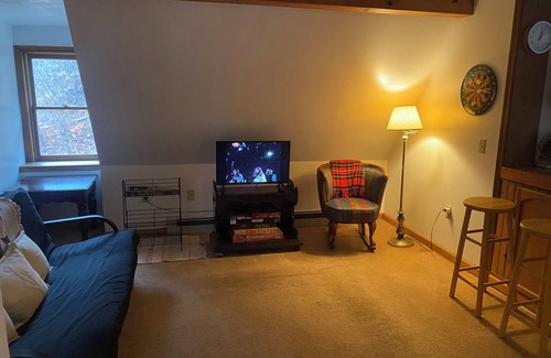 Port Jervis Apartamento | Cozy 1-bedroom apartment with AC, WiFi in charming Port Jervis