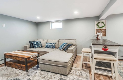 Amityville Apartamento | Cozy 1-bedroom apartment in charming Amityville with WiFi, AC