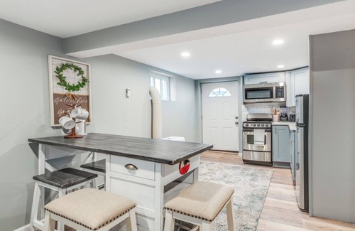 Amityville Apartamento | Cozy 1-bedroom apartment in charming Amityville with WiFi, AC