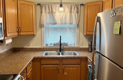 Royalton Apartamento | Cozy 1-bedroom apartment in pleasant Middletown with WiFi, AC