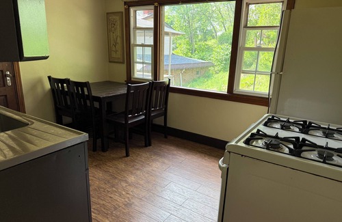 Brighton Heights Apartamento | Cozy 1-bedroom apartment in peaceful Pittsburgh with WiFi