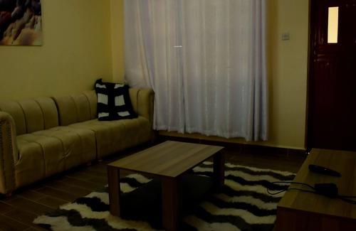 Nanyuki Apartamento | Cozy 1-bedroom apartment inNanyuki with Free Wi-fi, fully furnished kitchen