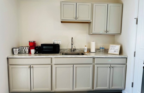 Leesburg Apartamento | Cozy 1 Bedroom Apartment Heart of Leesburg, 15 Min to IAD, 40 Mins to DC