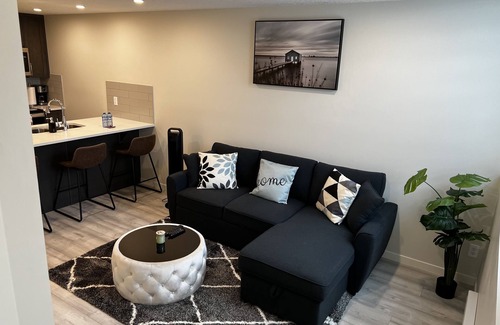 Keith Apartamento | Cozy 1 bedroom apartment in Rockland Park NW Calgary