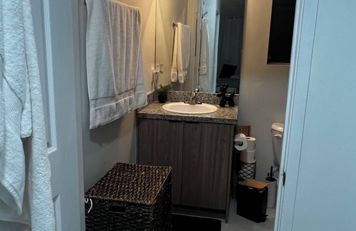 Hialeah Apartamento | Cozy 1-bedroom apartment in awesome Hialeah with AC