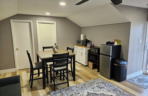 Croft Apartamento | Cozy 1-bedroom apartment in welcoming Pioneer with WiFi, AC. Close to Kirkwood.