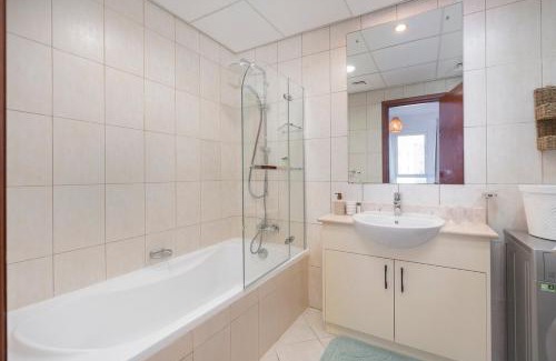 Motor City Apartamento | Cozy 1-Bedroom Apartment for 5 in Motor City!