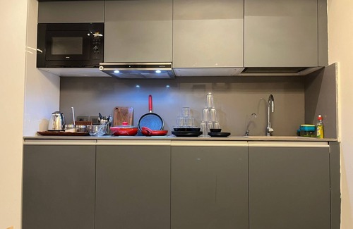 Noida Apartamento | Cozy 1-bedroom apartment in Noida with AC, WiFi & Majestic City View