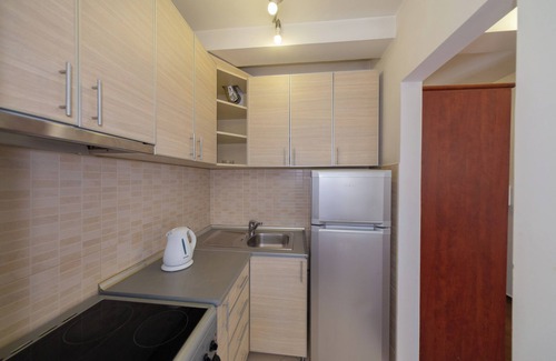 Centar Apartamento | Cozy 1-Bedroom Apartment, Walking Distance to the Beach No. 5