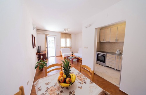 Centar Apartamento | Cozy 1-Bedroom Apartment, Walking Distance to the Beach No. 4