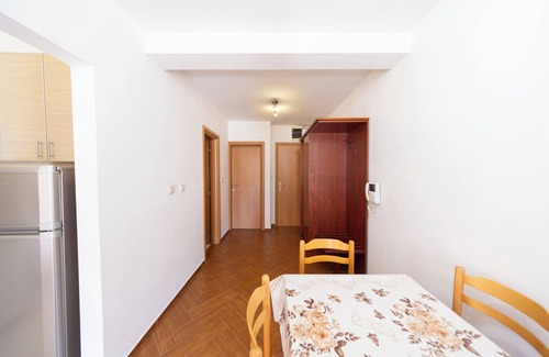 Centar Apartamento | Cozy 1-Bedroom Apartment, Walking Distance to the Beach No. 4