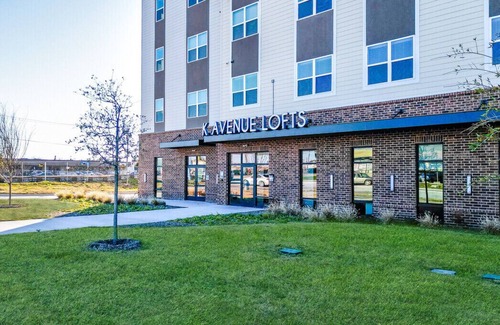 Plano Apartamento | Cozy 1-bedroom apmt, great city view with fitness room, WiFi & Elevator Plano