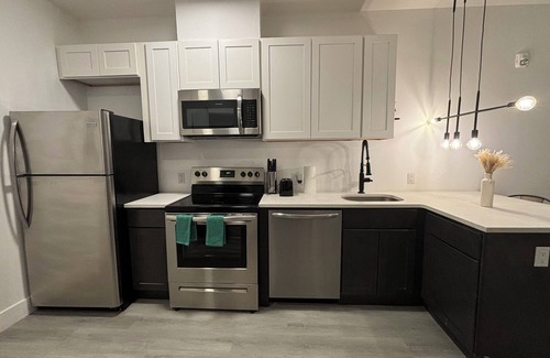 Elizabeth Apartamento | Cozy 1-bedroom apt. in peaceful Elizabeth with fitness room, WiFi 6min from ewr