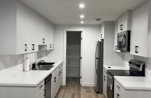 Calgary Apartamento | Cozy 1 Bedroom Basement Suite