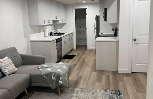Calgary Apartamento | Cozy 1 Bedroom Basement Suite