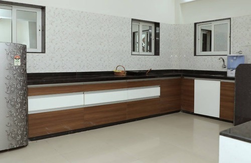 Navsari Casa | Cozy 1-bedroom bungalow with AC and fitness room in lovely UBHARAT