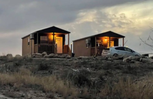 Millersview Cabina | Cozy 1-bedroom cabin on the lake