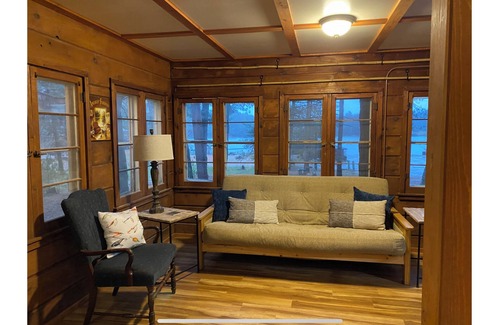 Rhinelander Complejo | Cozy 1-bedroom cabin on Wisconsin River Chain - 200' from the Beach Bar & Grill