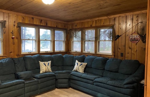 Rhinelander Complejo | Cozy 1-bedroom cabin on Wisconsin River Chain - 200' from the Beach Bar & Grill