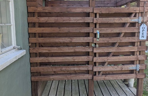 Milford Cabina | Cozy 1-bedroom cabin in amazing Milford with WiFi, AC next to stream.