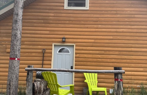 Casper Mountain Cabina | Cozy 1-bedroom cabin on Casper Mountain set upon 6 acres of peaceful forest.
