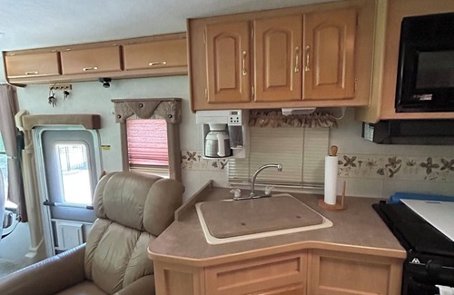 Petal Alquiler De RV | Cozy 1-bedroom campground with AC and WiFi in charming Petal!