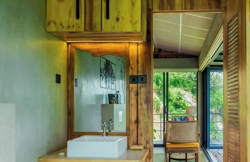 Mawanella Chalet De Esquí | Cozy 1-bedroom chalet in brilliant Mawanella with WiFi, AC