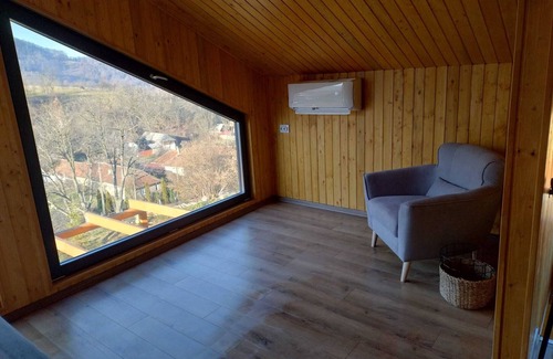 Suncuius Chalet De Esquí | Cozy 1-bedroom chalet with WiFi, AC in charming Șuncuiuș