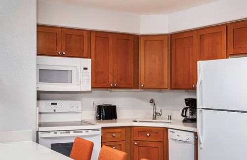 Old Las Palmas Condominio | Cozy 1-bedroom condo with fitness room, WiFi in welcoming Palm Springs