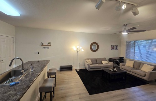 Paradise Valley Village Condominio | Cozy 1-bedroom condo in North Phoenix
