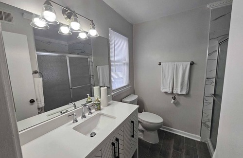Mount Vernon Condominio | Cozy 1-bedroom condo in wonderful Alexandria with WiFi, AC, Free Parking