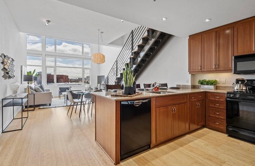 Emeryville Condominio | Cozy 1-bedroom condo in fantastic Emeryville with fitness room, WiFi