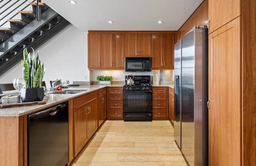 Emeryville Condominio | Cozy 1-bedroom condo in fantastic Emeryville with fitness room, WiFi