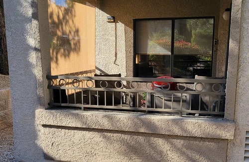 Las Vegas Condominio | Cozy 1-bedroom condo in a gated, quiet community