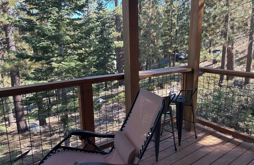 Tahoe Village Condominio | Cozy 1-bedroom condo in terrific Stateline. Sleeps 2 adults plus two minors.