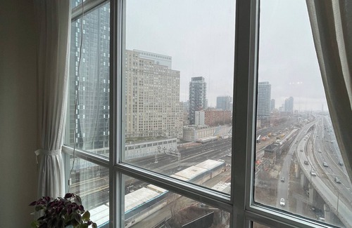 Financial District Condominio | Cozy 1-bedroom condo with AC, WiFi in cool Toronto