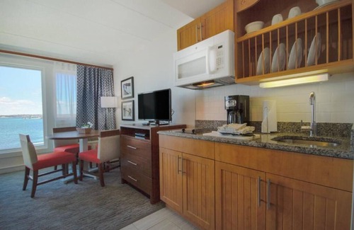 Historic Hill Condominio | Cozy 1-bedroom condo with WiFi, AC in marvelous Newport.