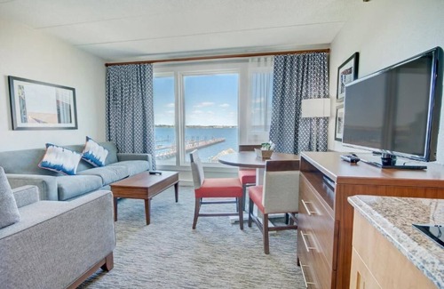 Historic Hill Condominio | Cozy 1-bedroom condo with WiFi, AC in marvelous Newport.