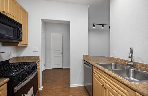 Airport Area Condominio | Cozy 1-bedroom condo with view in charming Irvine