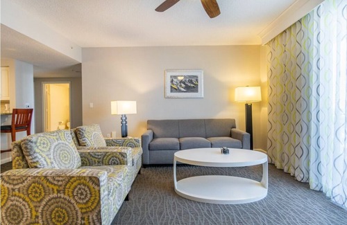 Seabreeze Historic District Complejo | Cozy 1-Bedroom Deluxe Suite in Beautiful Daytona Beach!