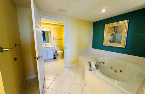 Seabreeze Historic District Complejo | Cozy 1-Bedroom Deluxe Suite in Beautiful Daytona Beach!