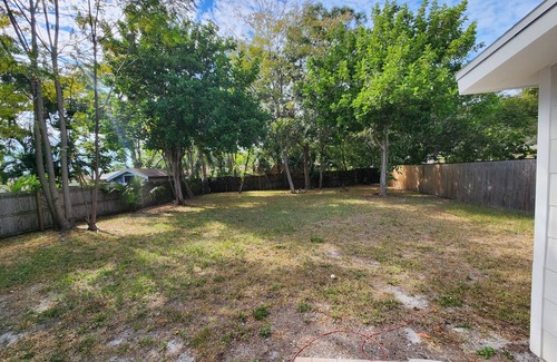 Clearwater Apartamento | Cozy 1 Bedroom, Full Bath, Private Entrance, Huge Yard, Laundry & Near Beaches!