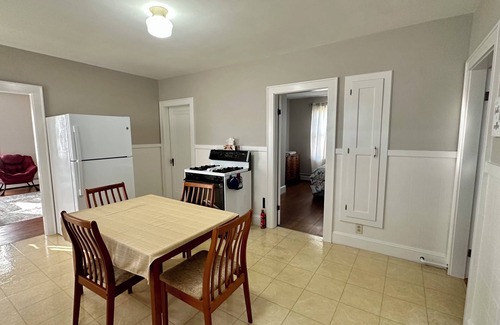 Manchester Casa | Cozy 1-bedroom house w/ WiFi. Work, weekend getaway or celebration? Great place